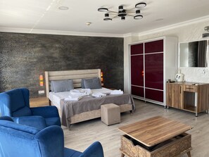 Deluxe Room | Premium bedding, minibar (some free items), desk - Galata Moon Hotel  (Istanbul)