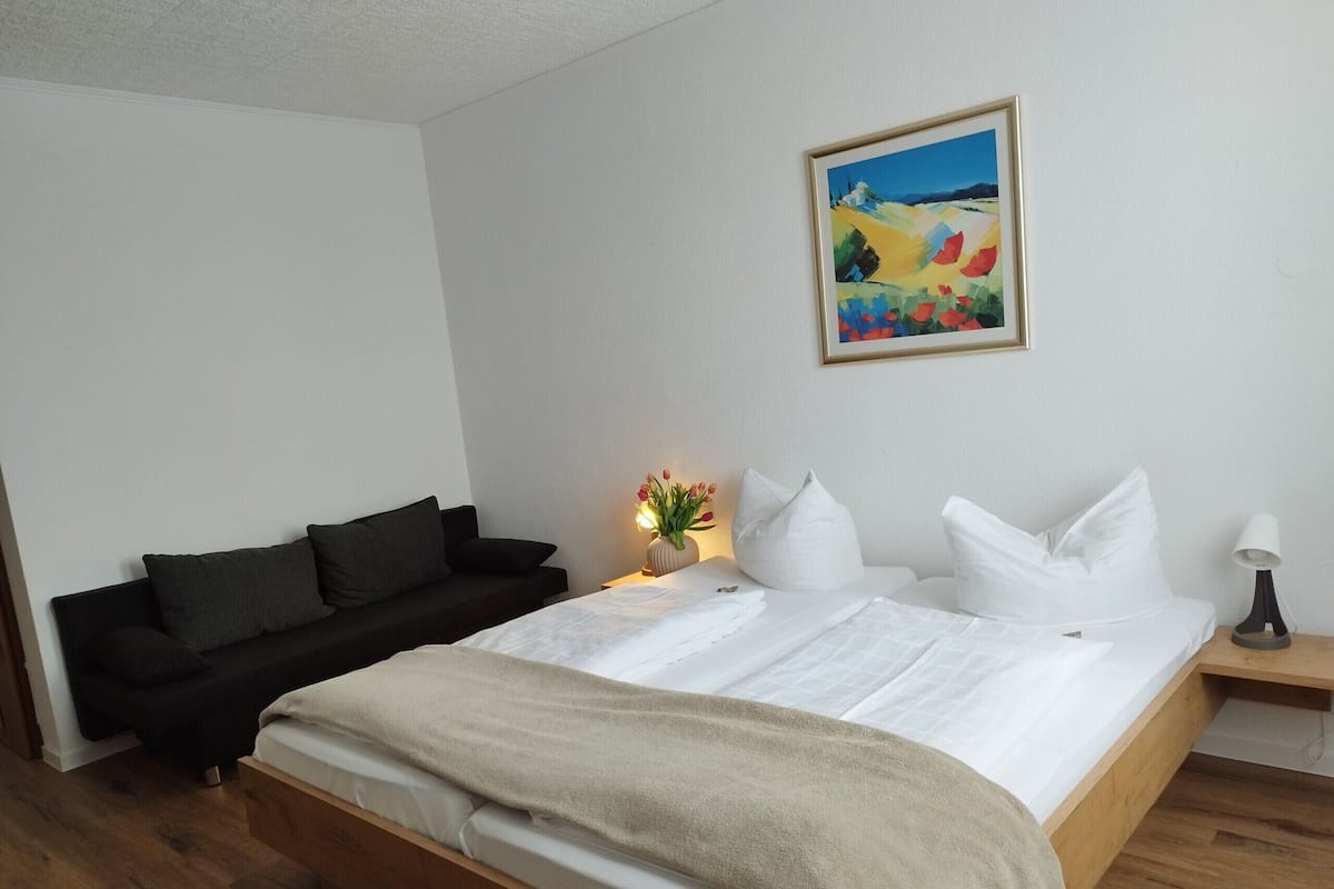 1 bedroom, free cribs/infant beds, bed sheets