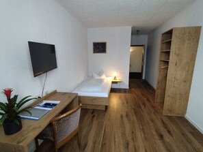 Comfort-Einzelzimmer, mit Bad | 1 Schlafzimmer, kostenlose Babybetten, Bettwäsche