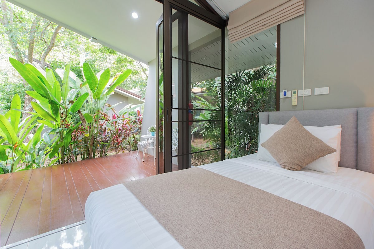 Camera con letto matrimoniale o 2 letti singoli, vista giardino | 1 camera, tende oscuranti, insonorizzazione, Wi-Fi gratuito