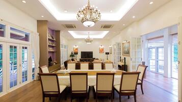 Family Villa | Living room