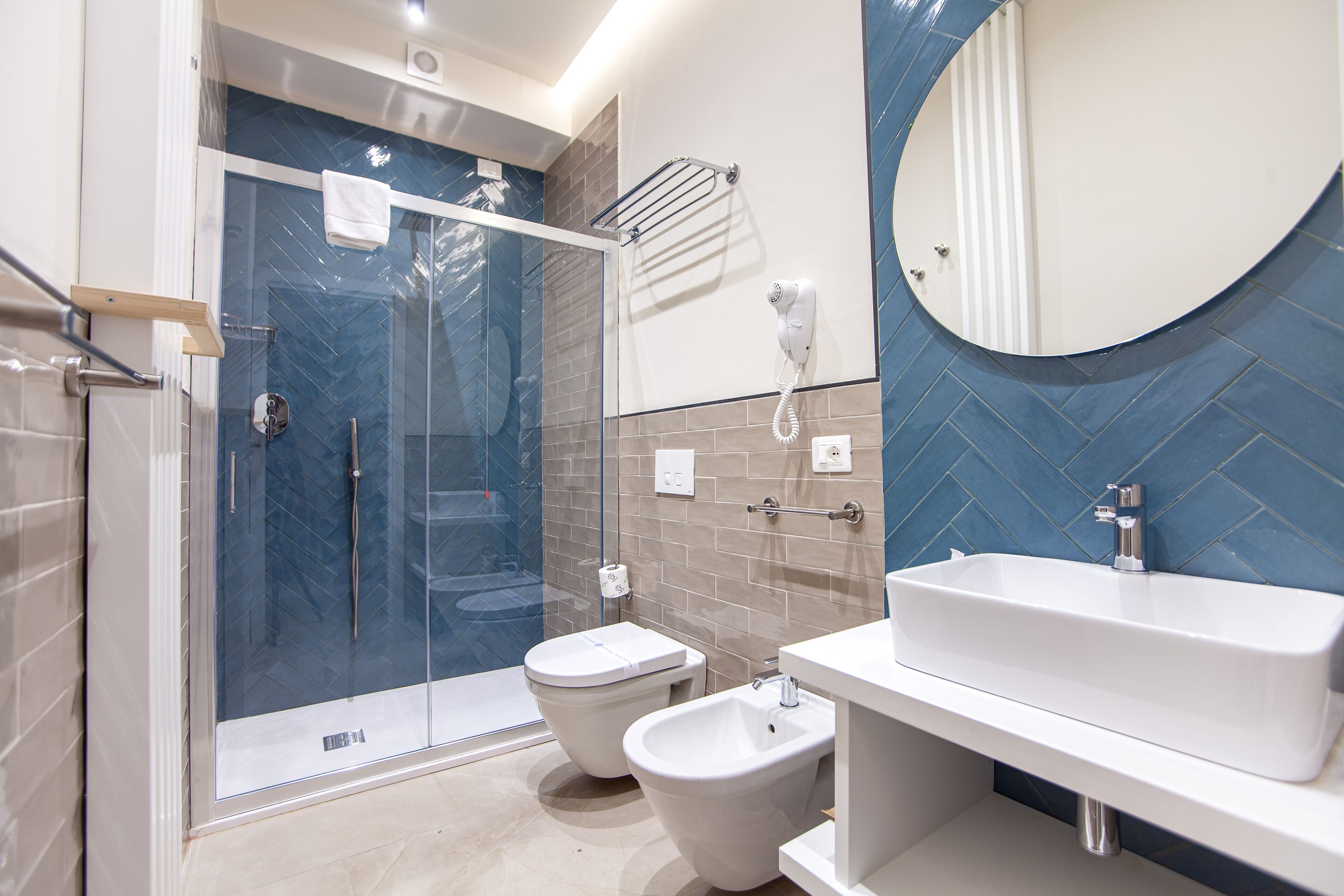 superior double room | 1 bedroom, minibar, in-room safe, desk