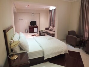 套房 | 迷你吧、房內夾萬、遮光窗簾/窗簾、熨斗/熨衫板