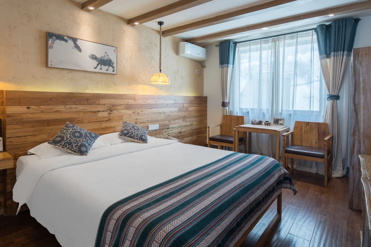 Eenvoudige tweepersoonskamer | Luxe beddengoed, donsdekens, pillowtop-bedden, een kluis op de kamer
