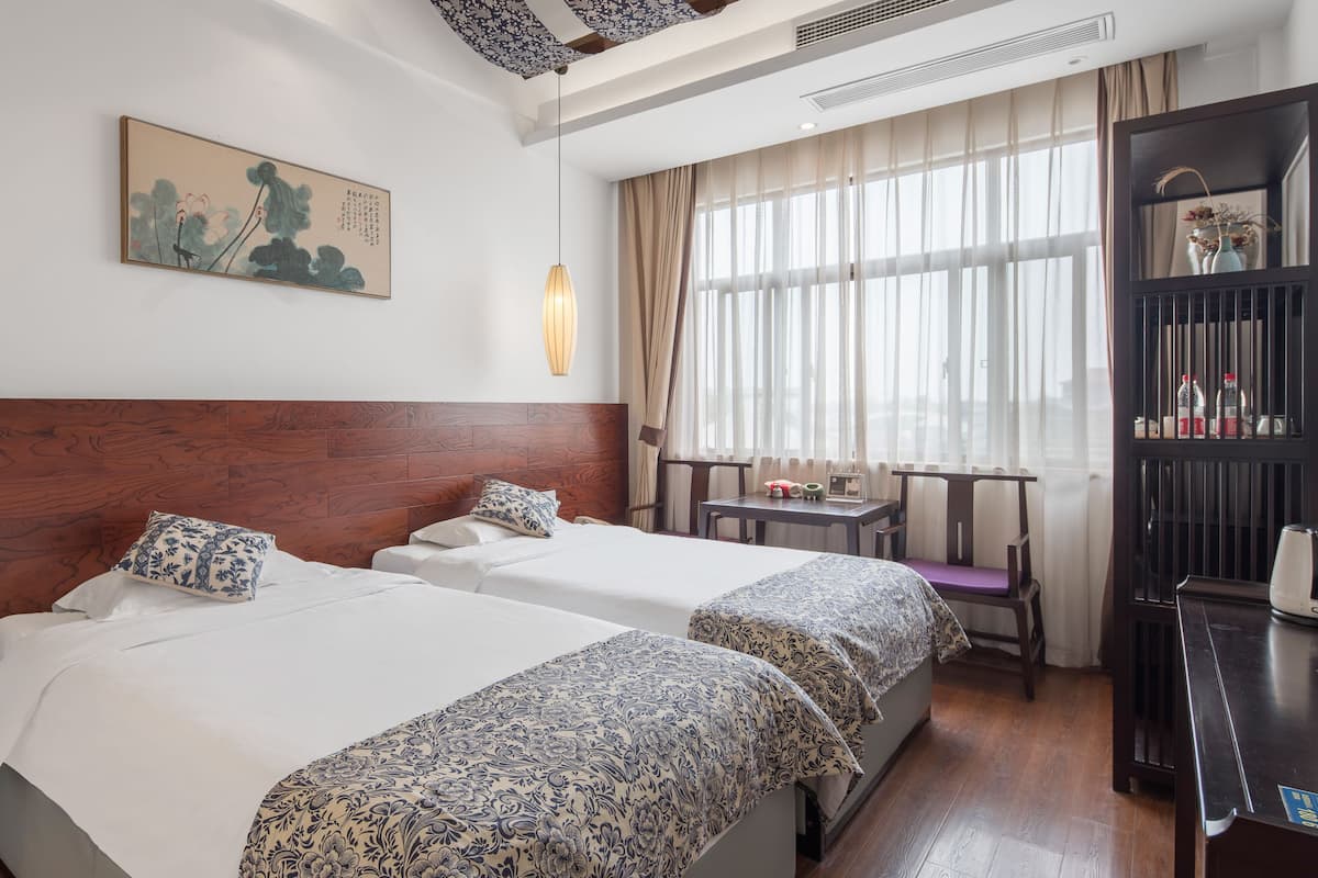 Deluxe Twin kamer | Luxe beddengoed, donsdekens, pillowtop-bedden, een kluis op de kamer