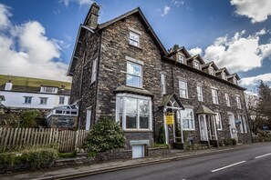 ด้านหน้าที่พัก