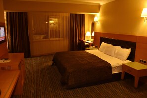 Suite | In-room safe, desk, free WiFi, bed sheets