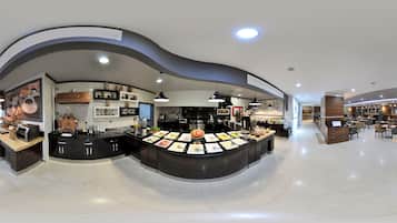 朝食 (ビュッフェ)、毎日提供 (無料)