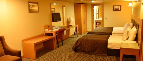 套房 | 房內夾萬、書桌、免費 Wi-Fi、床單