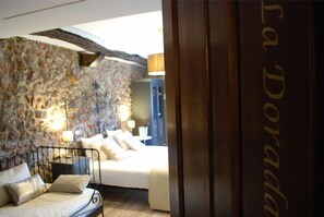 Double Room, Garden View (Dorada) | Desk, blackout curtains, soundproofing, free WiFi - Posada La Corralada (Liérganes)