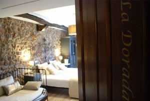 Double Room, Garden View (Dorada) | Desk, blackout drapes, soundproofing, free WiFi