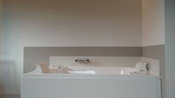 Superior Suite, 1 Bedroom | Private spa tub