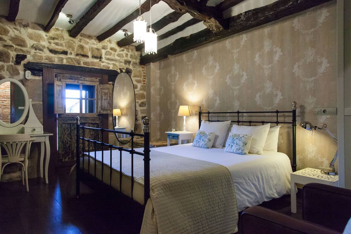 Double Room, Balcony (Oliva) | Desk, blackout drapes, soundproofing, WiFi (free)