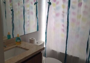 Apartment, 2 Bedrooms | Bathroom | Shower, towels - Depto Laguna del Mar 1131 La Serena (La Serena)