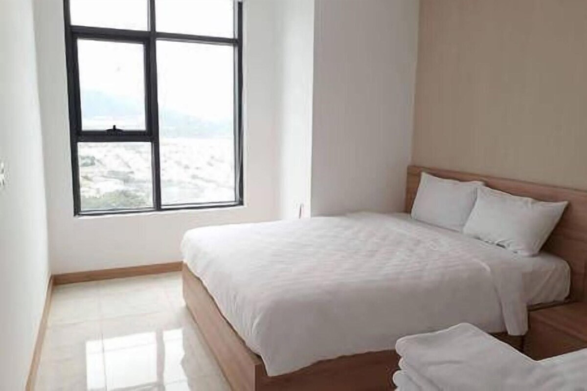 Skrivebord, strykejern/-brett og wi-fi (inkludert)