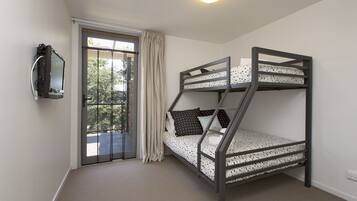 Apartment, 2 Bedrooms | 2 bedrooms, iron/ironing board, bed sheets