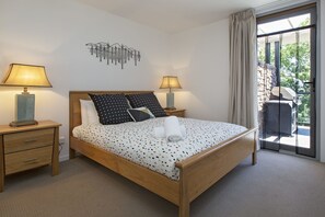 Apartment, 2 Bedrooms | 2 bedrooms, iron/ironing board, bed sheets