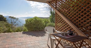 View from room - Seeblick 3 on Lake Jindabyne (Jindabyne)