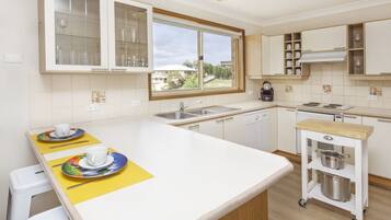 Rumah, 5 kamar tidur | Dapur pribadi | Lemari es, microwave, oven, dan kompor