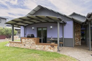 Exterior - Kickenback Studio - Contemporary accommodation in the heart of Crackenback (Crackenback)