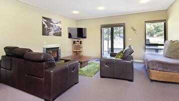 Chalet, 2 Bedrooms | Living room | Flat-screen TV, DVD player