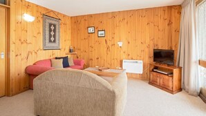 Apartment, 1 Bedroom | Living room | Flat-screen TV, DVD player