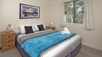 Apartment, 2 Bedrooms | 2 bedrooms, bed sheets