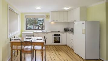 Apartment, 2 Bedrooms | In-room dining