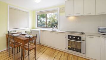 Apartment, 2 Bedrooms | Private kitchen | Fridge, cookware/dishes/utensils