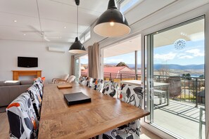 In-room dining - The Elements West - Jindabyne (Jindabyne)