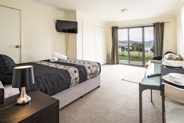Studio | 1 bedroom, iron/ironing board, bed sheets - Poley Cow Studio (Jindabyne)