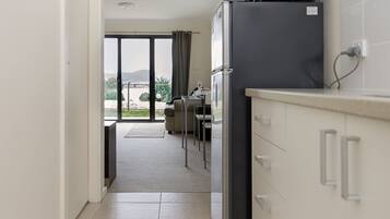 Studio | Private kitchenette | Fridge, microwave, stovetop, electric kettle