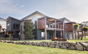 Front of property - Ned Kelly's Retreat - Sophisticated style with modern convenience and magical outlook (Jindabyne)