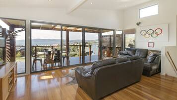 Apartemen, 3 kamar tidur | Area keluarga | TV layar datar dan pemutar DVD