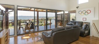 Ned Kelly's Retreat - Sophisticated style with modern convenience and magical outlook
