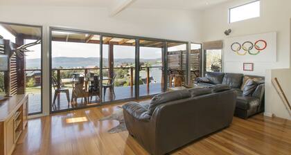 Ned Kelly's Retreat - Sophisticated style with modern convenience and magical outlook