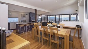 Apartment, 3 Bedrooms | In-room dining - Ned Kelly's Retreat - Sophisticated style with modern convenience and magical outlook (Jindabyne)