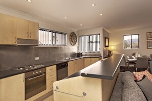 Apartment, 3 Bedrooms | Private kitchen | Fridge, microwave, oven, stovetop - Silvertrees 4 - McLure Circuit, Jindabyne (Jindabyne)