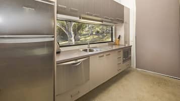 Chalet, 2 Bedrooms | Private kitchenette | Fridge, microwave, stovetop, dishwasher