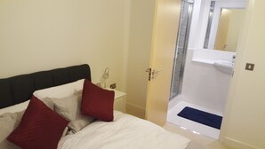 House, 3 Bedrooms - THE AXIS GUEST HOUSE (Manchester)