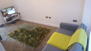 House, 3 Bedrooms | Living area - THE AXIS GUEST HOUSE (Manchester)