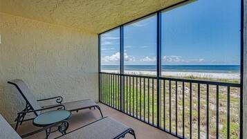 House, 2 Bedrooms | Balcony