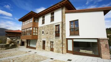 Estudi estàndard, 1 llit doble, vistes a la muntanya | Façana frontal de l'allotjament