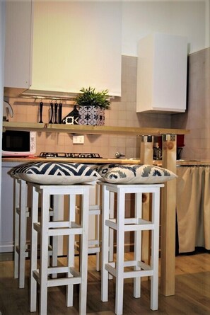 Apartment, 1 Bedroom | Private kitchenette | Fridge, microwave, stovetop, electric kettle - Riari Trastevere Apartment (Rome)