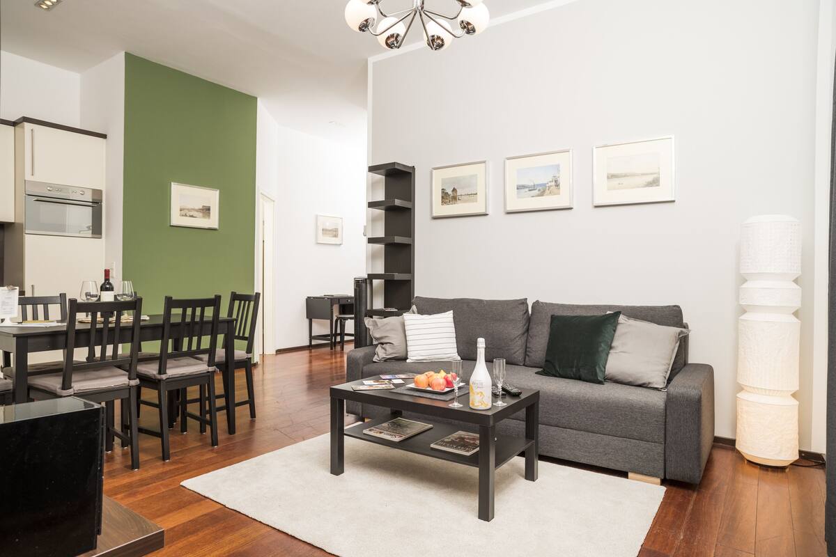 Apartment (Cleaning Fee Included) | Wohnbereich | Flachbildfernseher