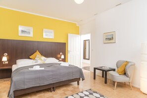 Apartament estàndard (Cleaning Fee Included) | 1 dormitori, decoració individual, mobiliari individual i escriptori 