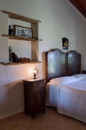Double or Twin Room | Desk, free cots/infant beds, rollaway beds, bed sheets - Domo Minnannu Miriu (Loiri Porto San Paolo)