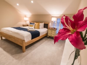 Premier Apartment, Private Bathroom - Pierce Brosnan Suite - hiphipstay (Dublin)