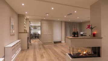 Premier Apartment, Private Bathroom | Rollaway beds