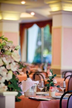 Breakfast, lunch, dinner served; Regional cuisine  - Hotel Pineta (Bellaria-Igea Marina)